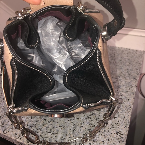 BNWT Vegan leather Handbag - Picture 5 of 7